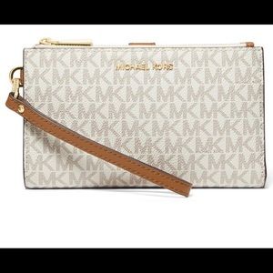 Brand new Michael Kors Jet Set Travel Zip wristlet wallet